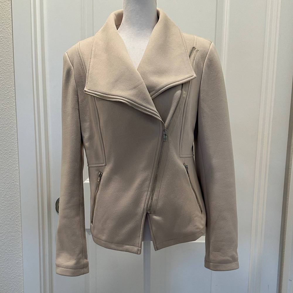 Chic Cream Women's Blazer